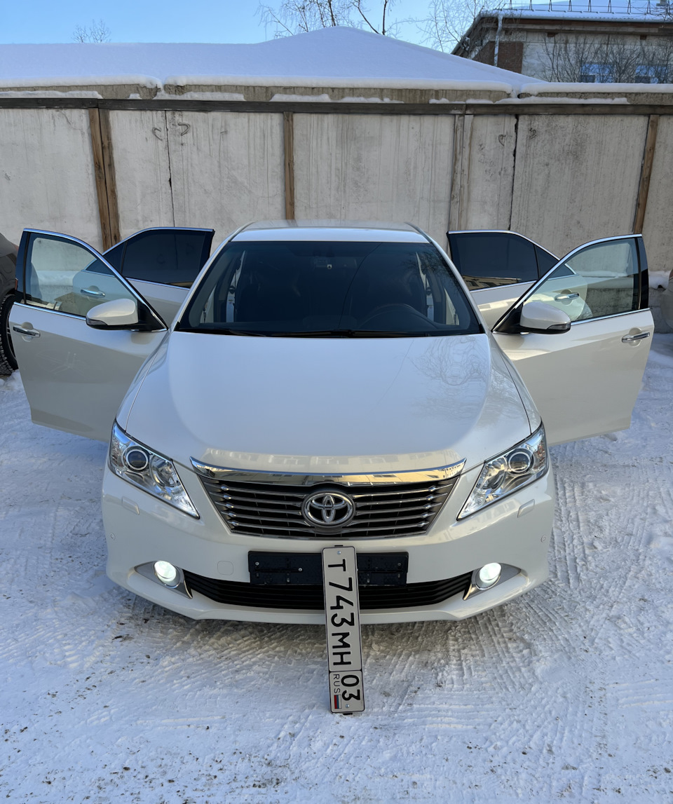 19. Магнитные номерные рамки — Toyota Camry (XV50), 2,5 л, 2012 года ...