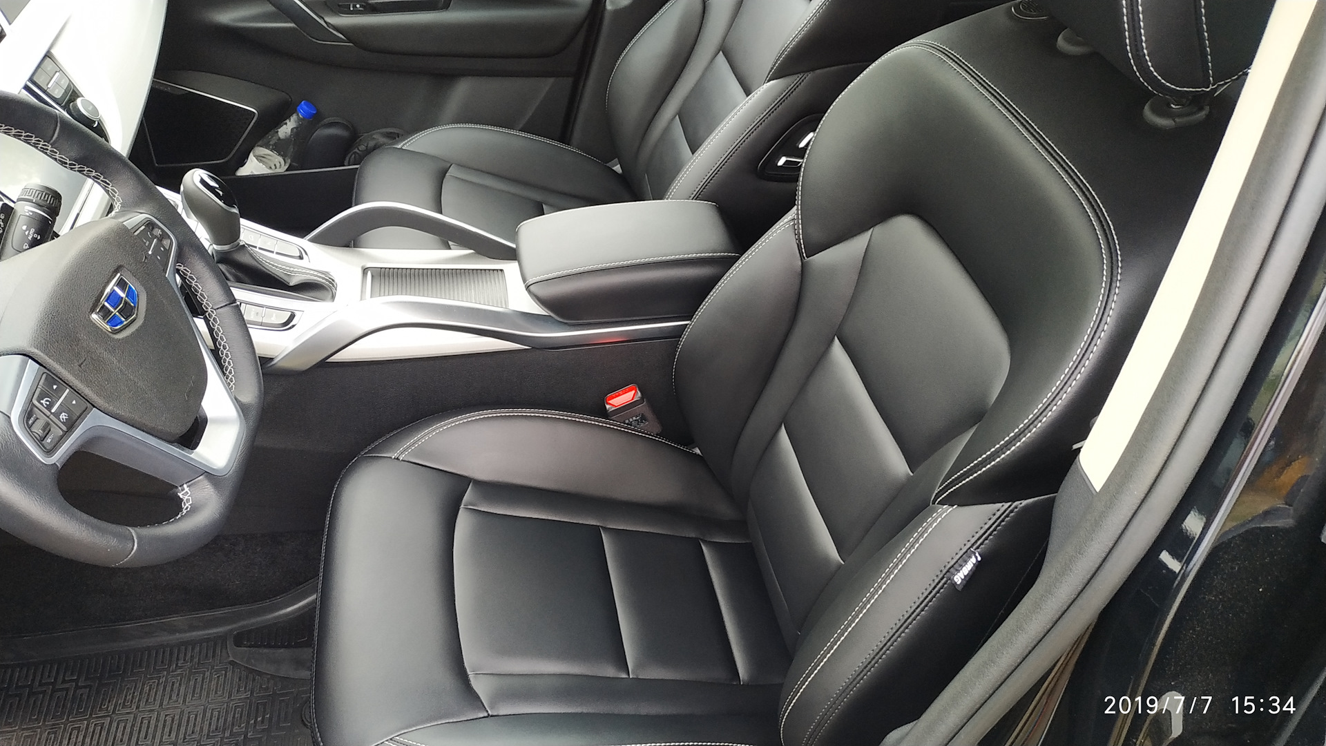 Передние сиденья джили атлас. Geely Atlas Pro задний ряд. Geely Atlas Pro серый.