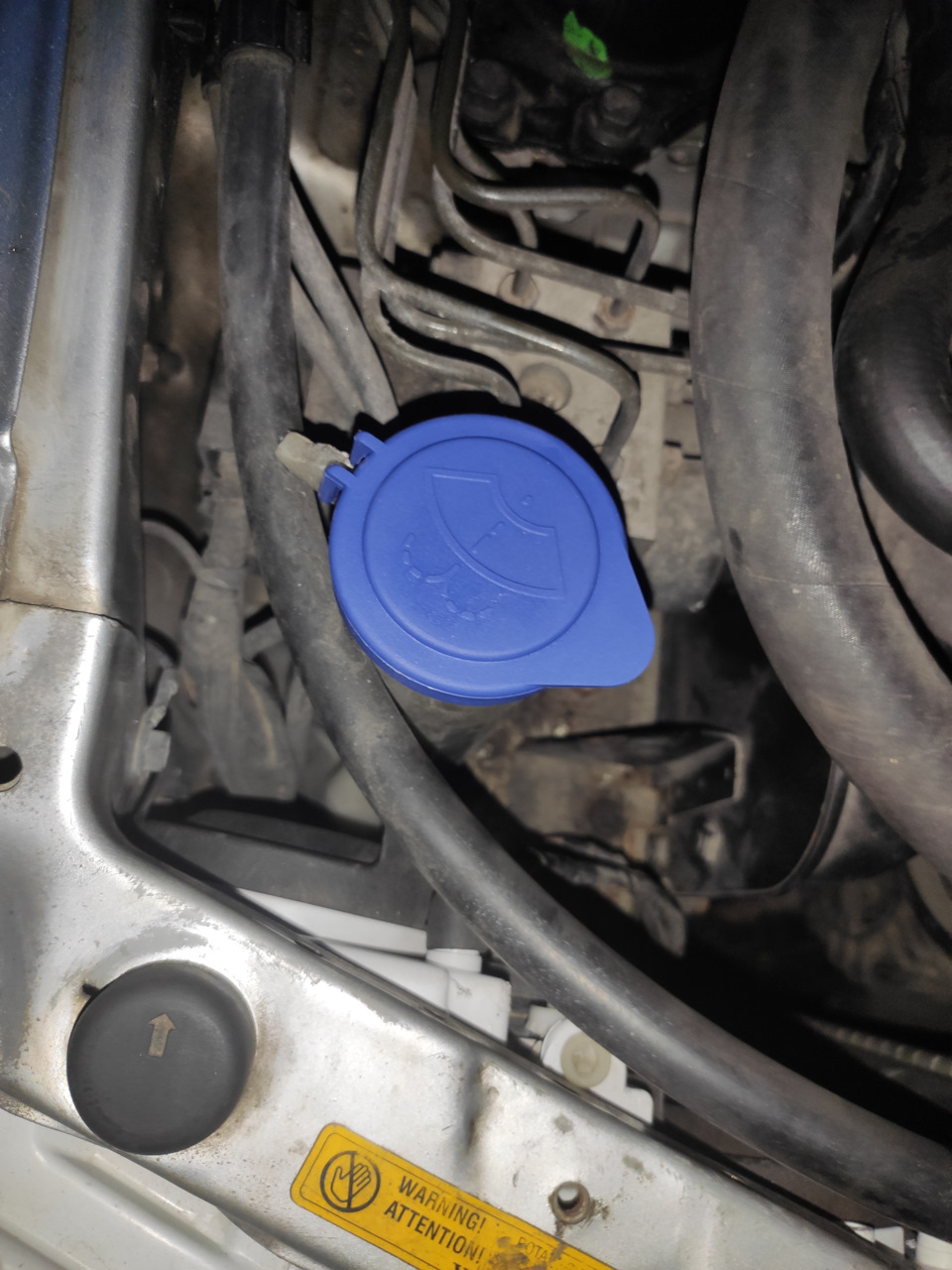 Крышка бочка омывайки volvo v40 — Volvo V40 (1G), 1,9 л, 2002 года ...
