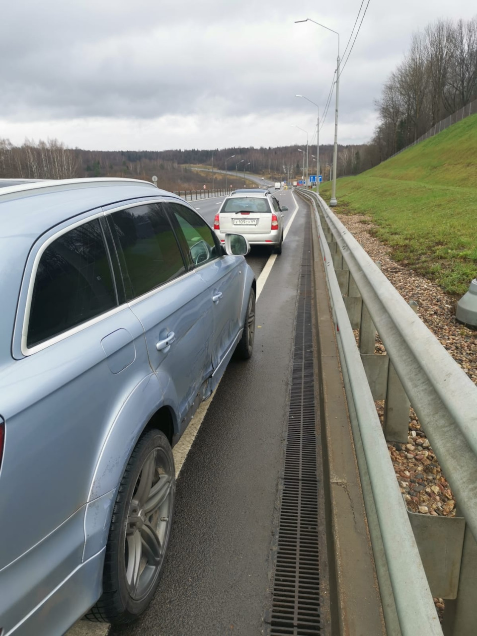 Остановить нельзя, но притереть можно 😔 — Audi Q7 (1G), 6 л, 2009 года |  ДТП | DRIVE2