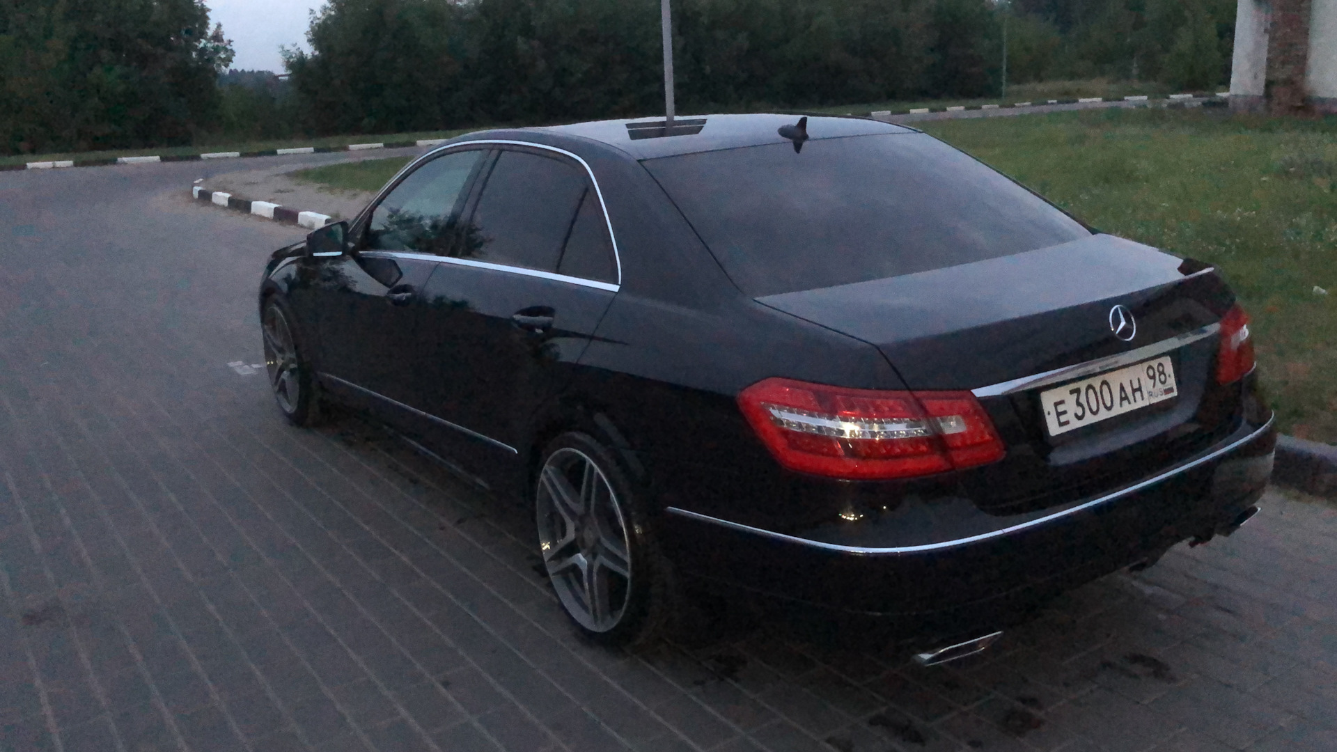 Mercedes-Benz E-class (W212) 3.0 бензиновый 2010 | Брюнетка на DRIVE2