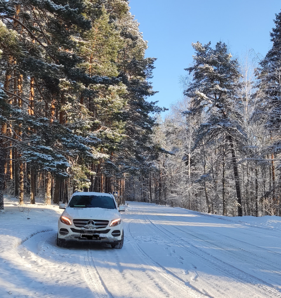 Мордовия. Санаксарский мужской монастырь, могила Ушакова Ф.Ф. и Саров —  Mercedes-Benz GLE-Class (W166), 3 л, 2016 года | путешествие | DRIVE2