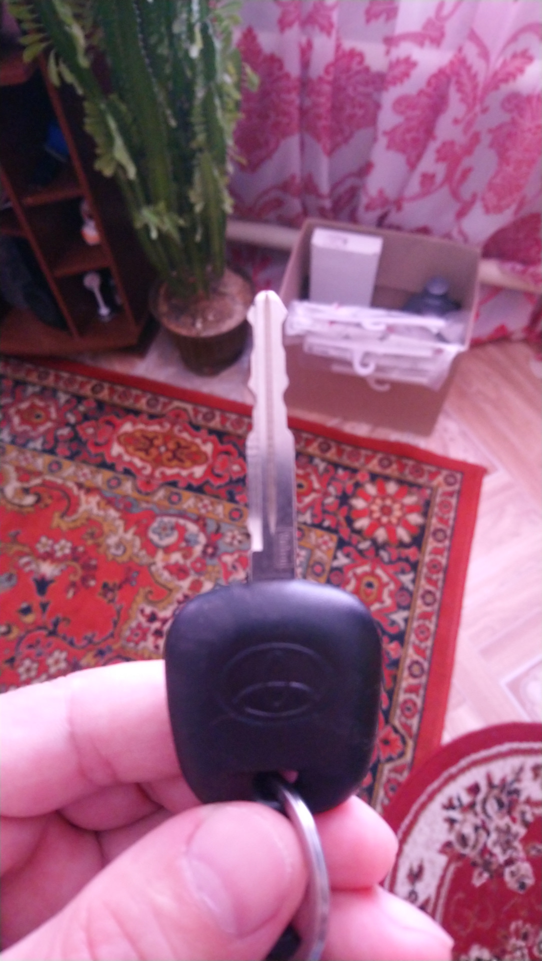 прикупил оригинальную болванку ключа. — Toyota Avensis I, 1,8 л, 2000 ...