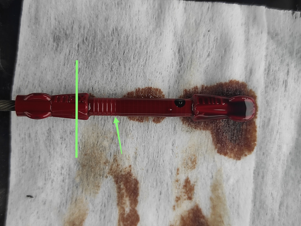 Вертикальная линия — сколько было после замены масла — и стрелка — сколько осталось спустя 6700 км. — Mercedes-Benz CL (W215)