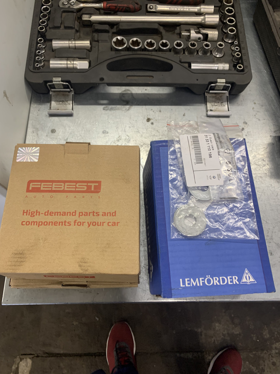 Замена тарелок пружин, пылезащитных манжет, прокладочных шайб и ...