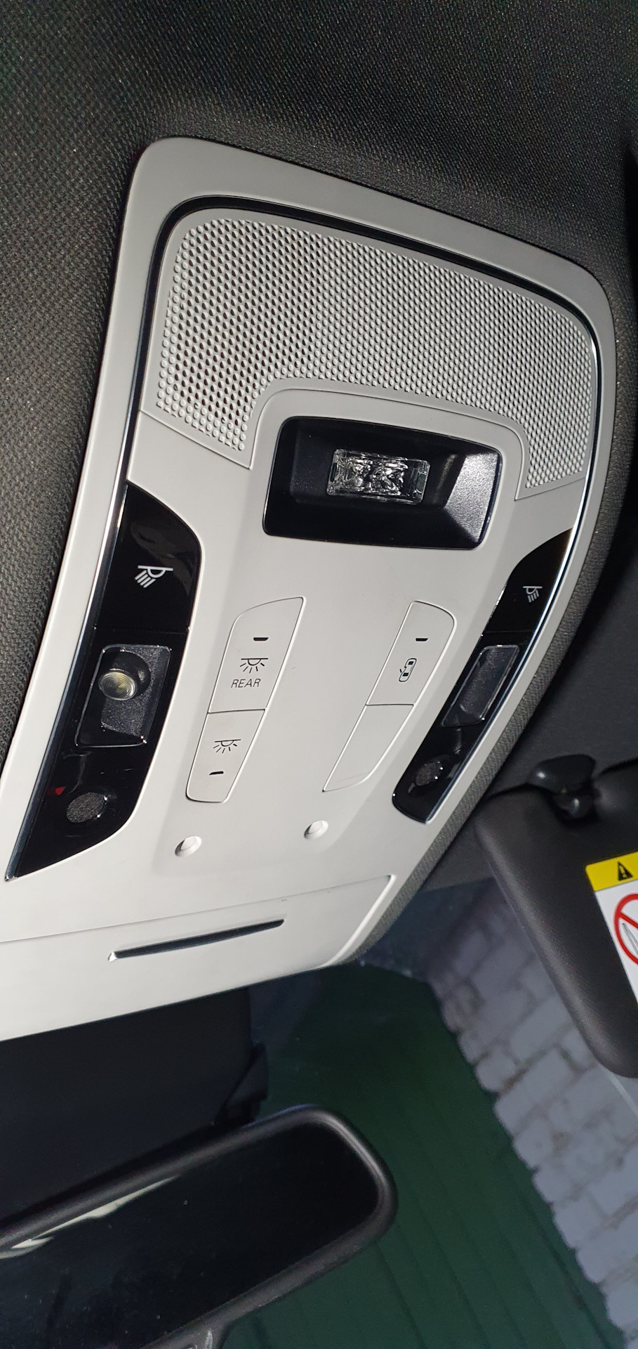 ориг плафон на А6 — Audi Q5 (1G)