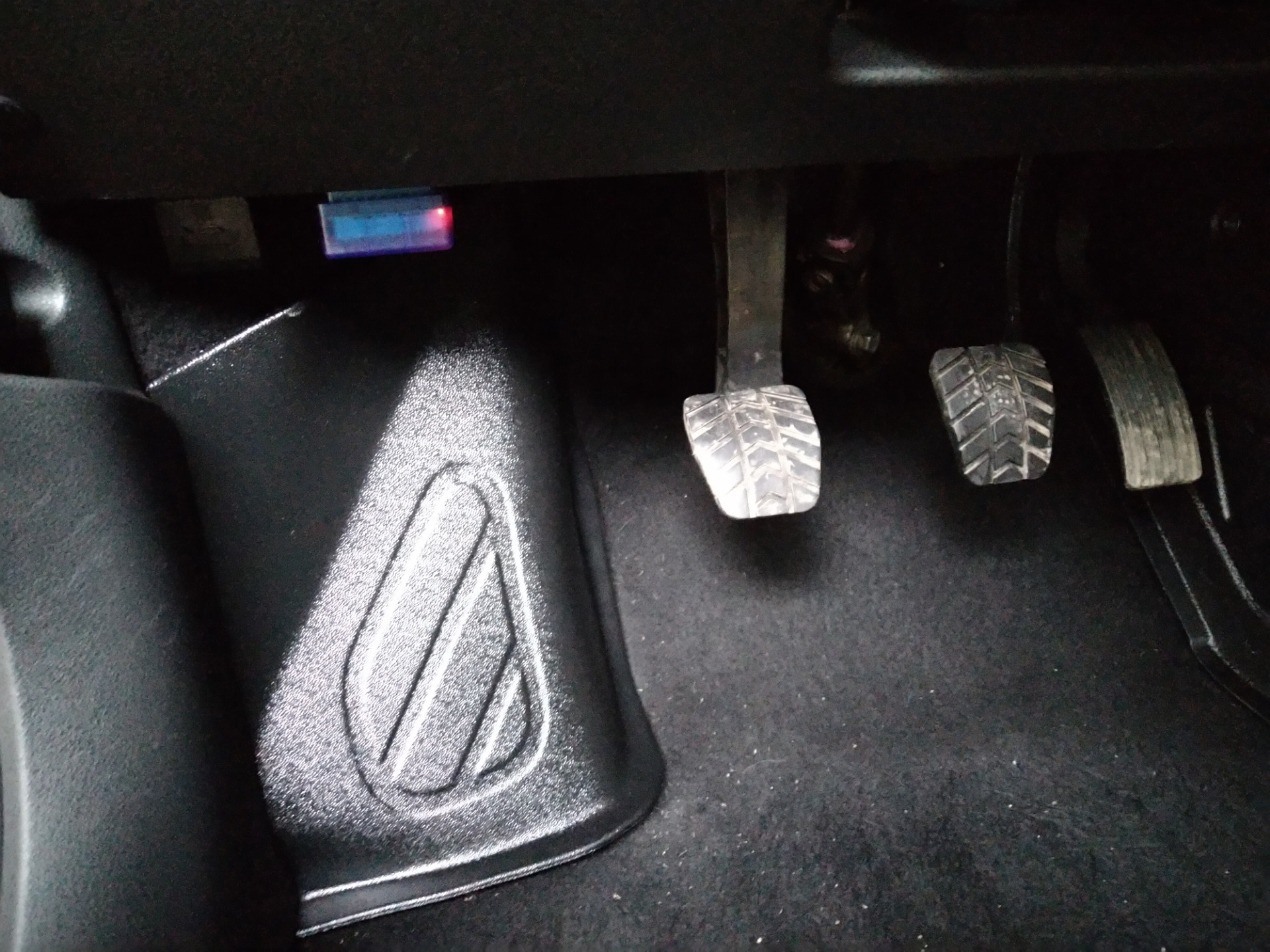 Защита ковролина и воск "Detail SW" — Lada Vesta (1G), 1,8 л, 2018 года ...
