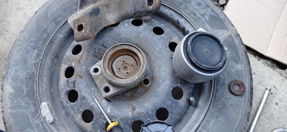 Неисправности Форд Фокус и их устранение. Часть 2. Замена опоры ДВС ...