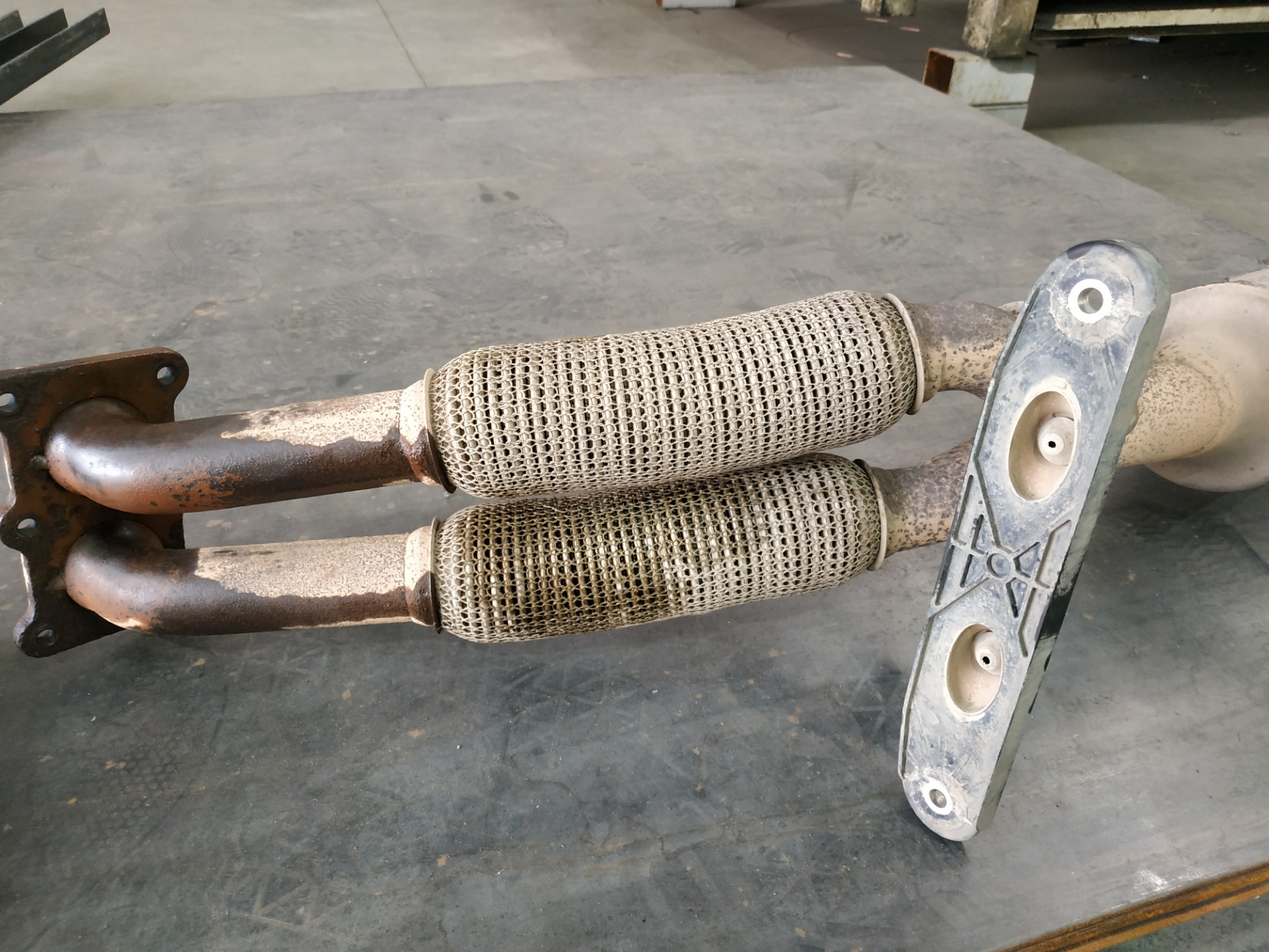 Гофра 45x170 bosal. Гофра глушителя vw гольф 5 1. Гофра bse 1. Глушитель гольф 6 1. Гофра глушителя vw гольф 5 1.