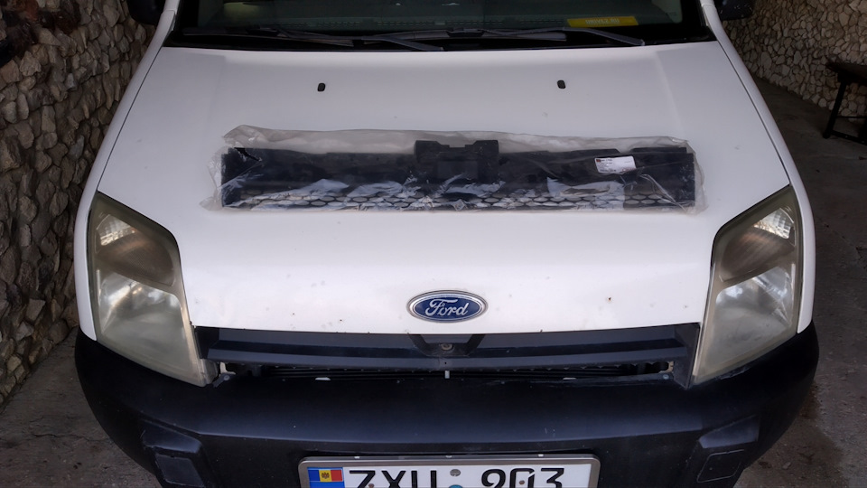 Решетка радиатора — Ford Transit Connect, 1,8 л, 2006 года | своими ...