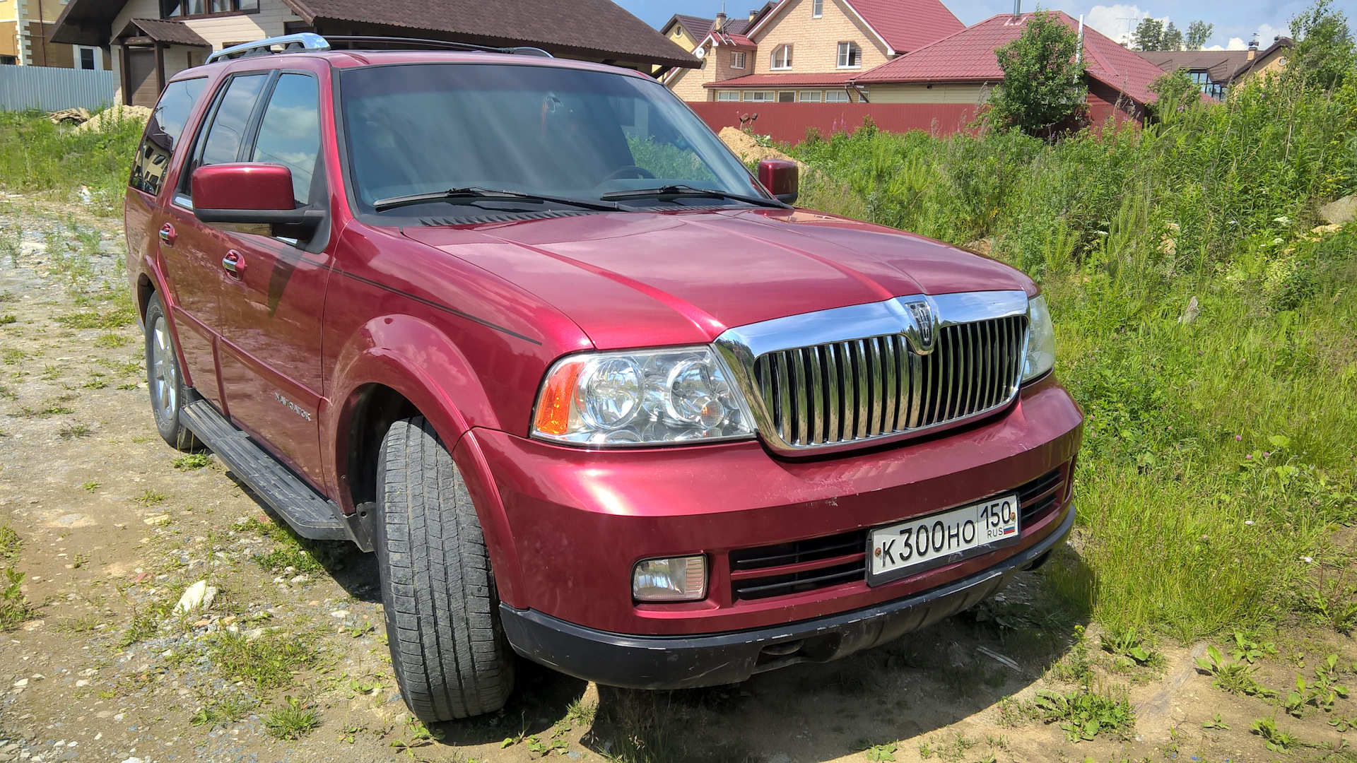 Lincoln Navigator (2G) 5.4 бензиновый 2005 | красный металлик, на DRIVE2