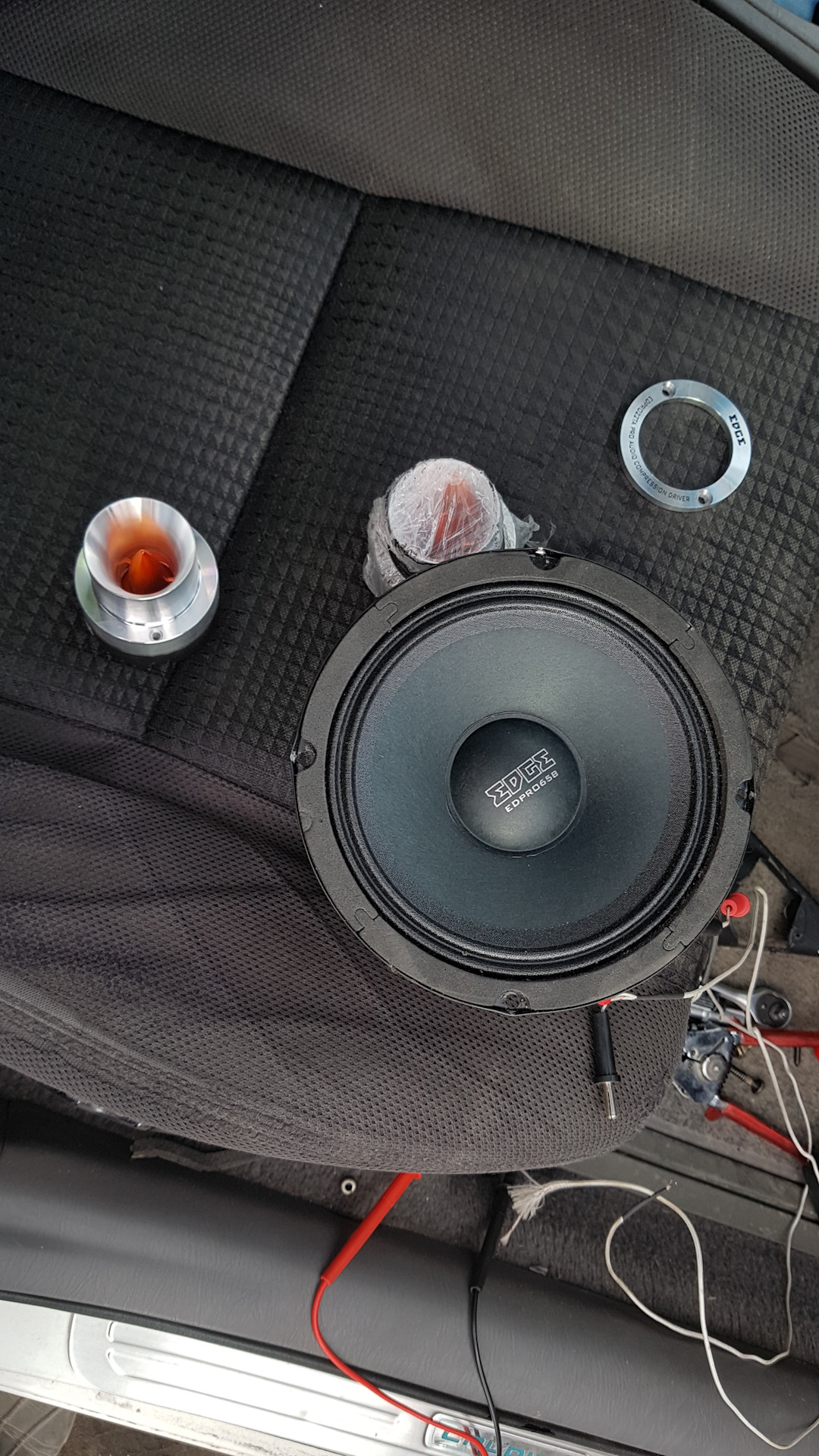 Громкий бюджетный фронт — Toyota Caldina (210), 2 л, 2000 года ...