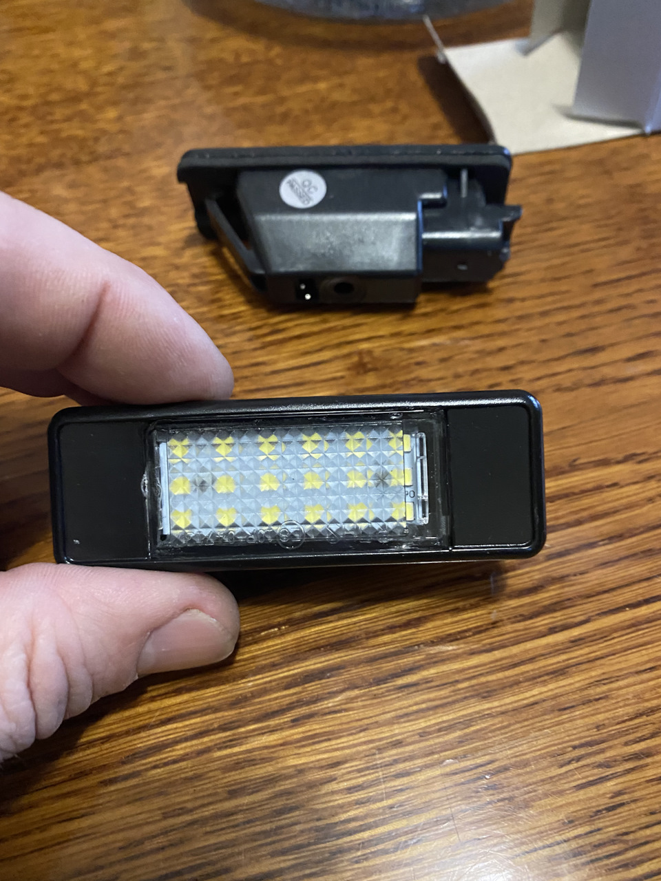 Подсветка номера LED — Peugeot 307, 1,6 л, 2006 года | запчасти | DRIVE2