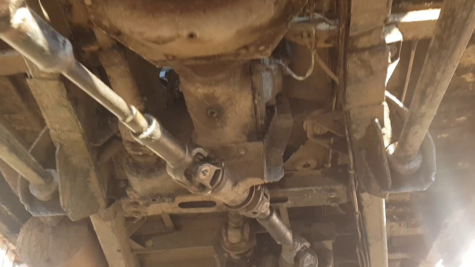 Решил поменять раздатку уазовскую на газ 66. А лучше всего раздатку от ...