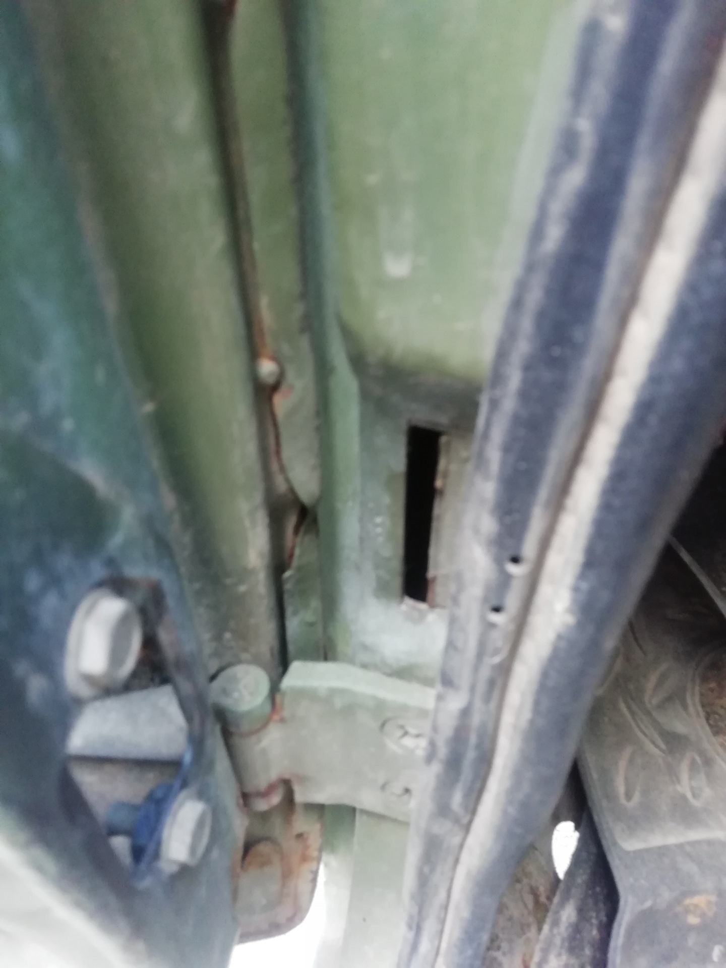 Подскажите кто ремонтировал закладную на ограничители двери? — Lada ...