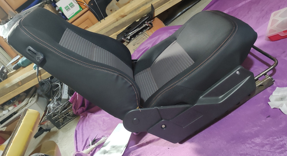 Новая обивка сидений — Lada 4x4 3D, 1,7 л, 2009 года | другое | DRIVE2