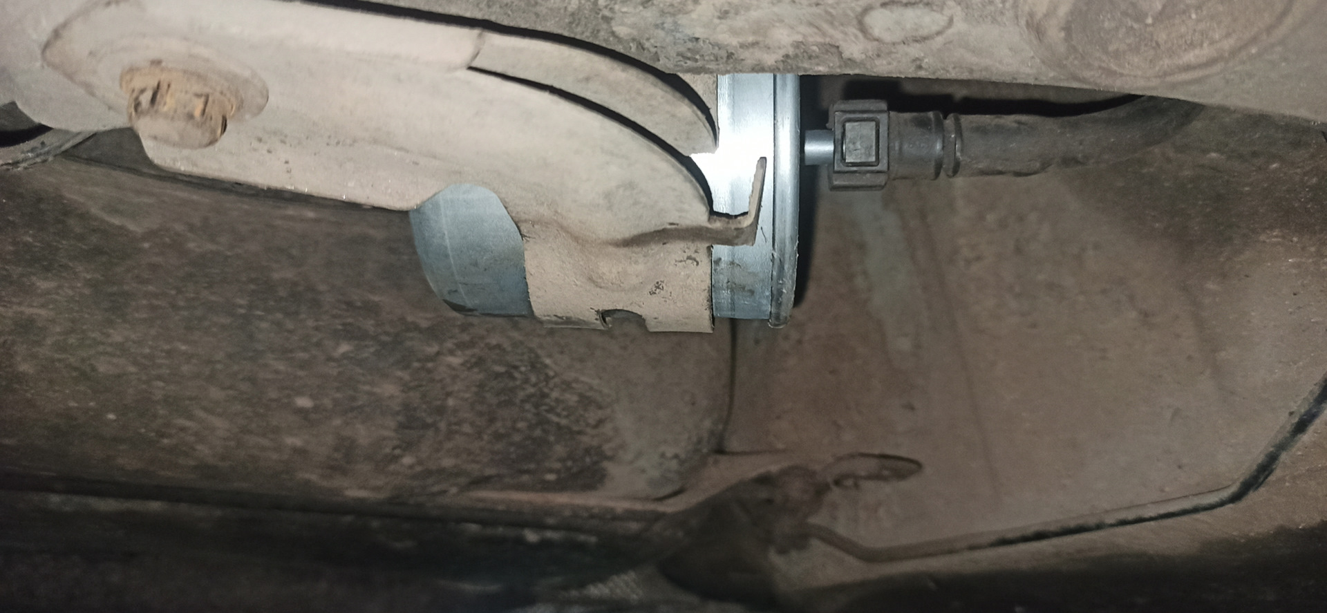 Свечи и топливный фильтр — Volvo S60 (1G), 2,3 л, 2003 года | плановое ...