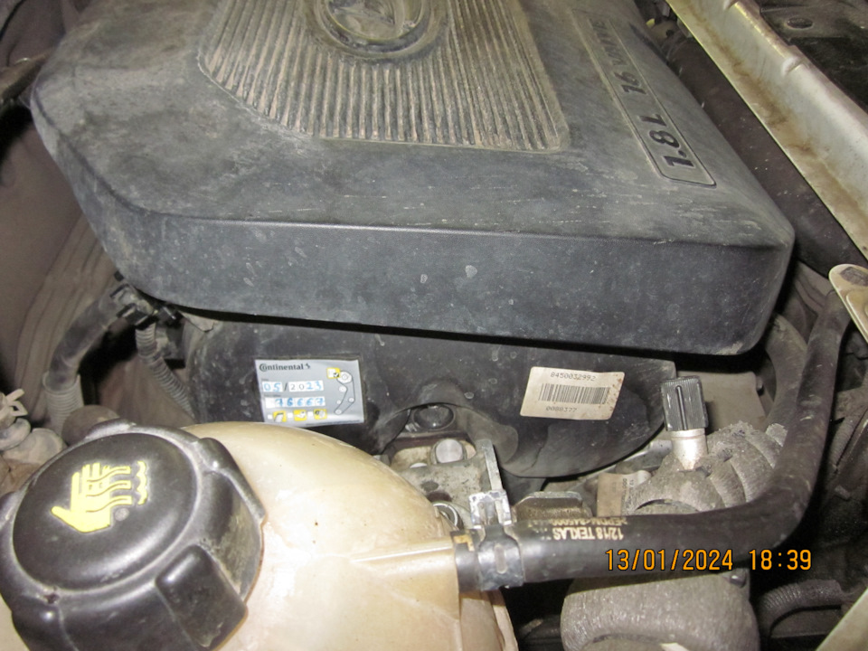 Накинул декоративную крышку ДВС… — Lada Vesta SW (1G). Запчасти на фото: 13012024