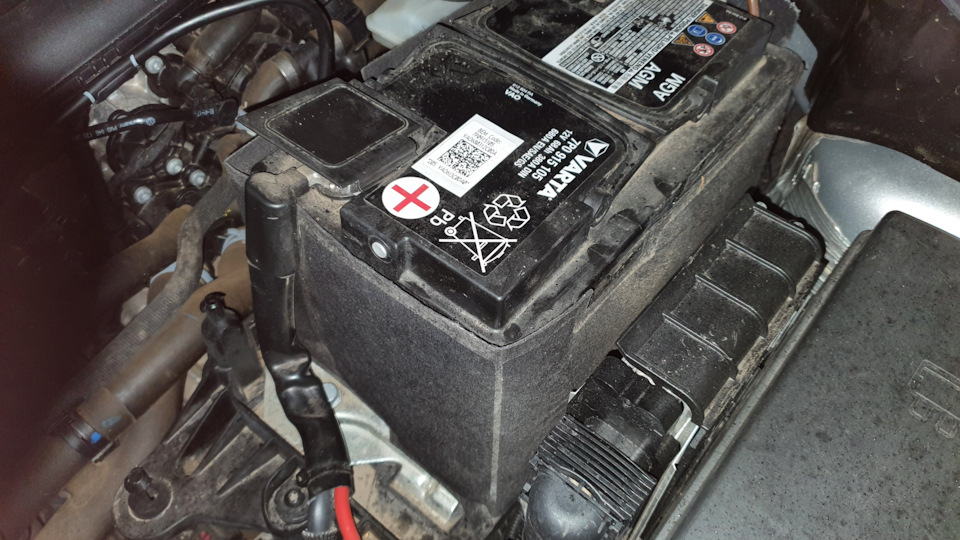 Замкнул АКБ АГМ VARTA 7PO 915 105, особенности зарядки — Volkswagen Tiguan  (2G), 2 л, 2017 года, поломка