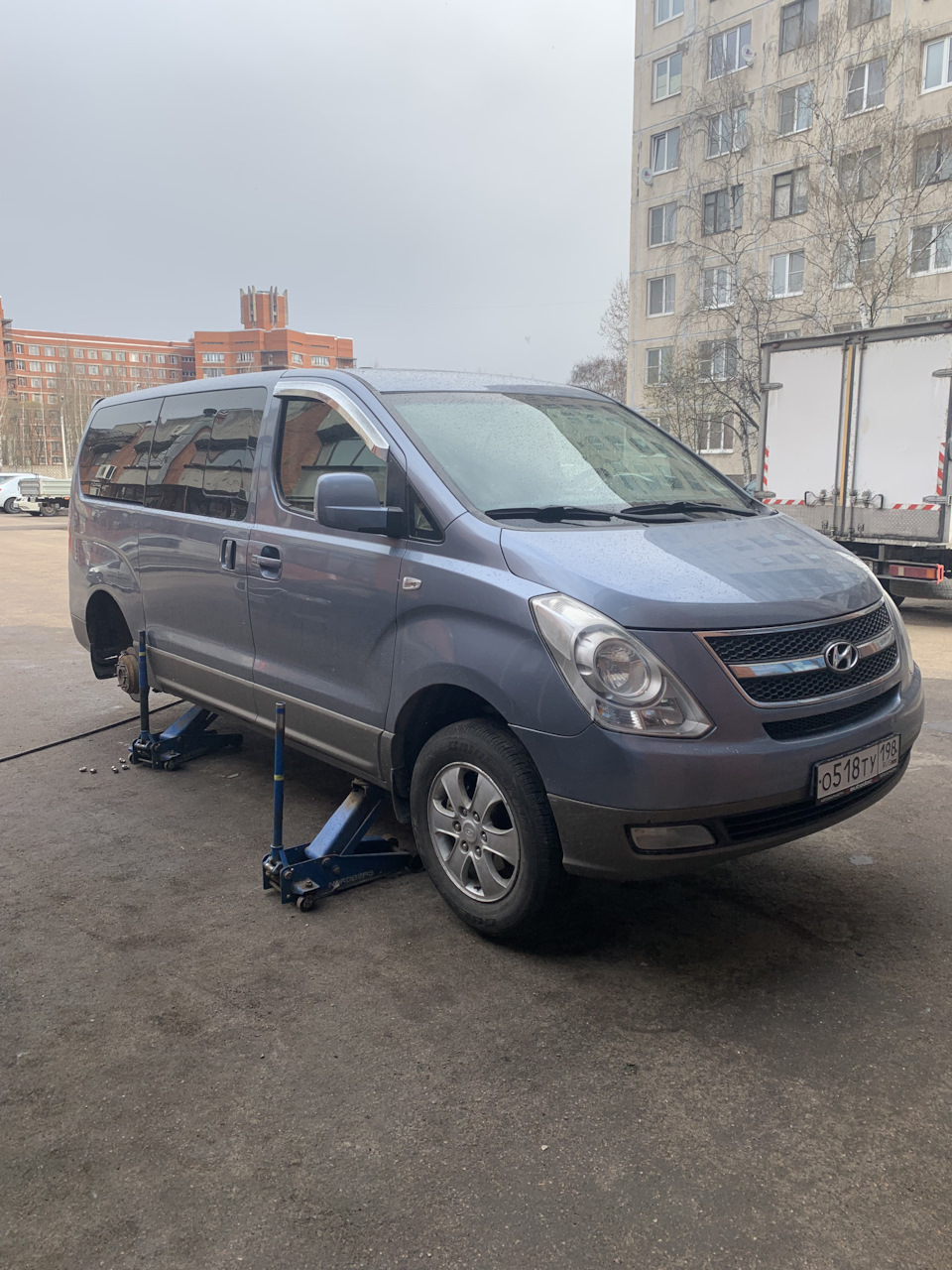 Смена резины и ремонт диска — Hyundai Grand Starex, 2,5 л, 2008 года |  колёсные диски | DRIVE2