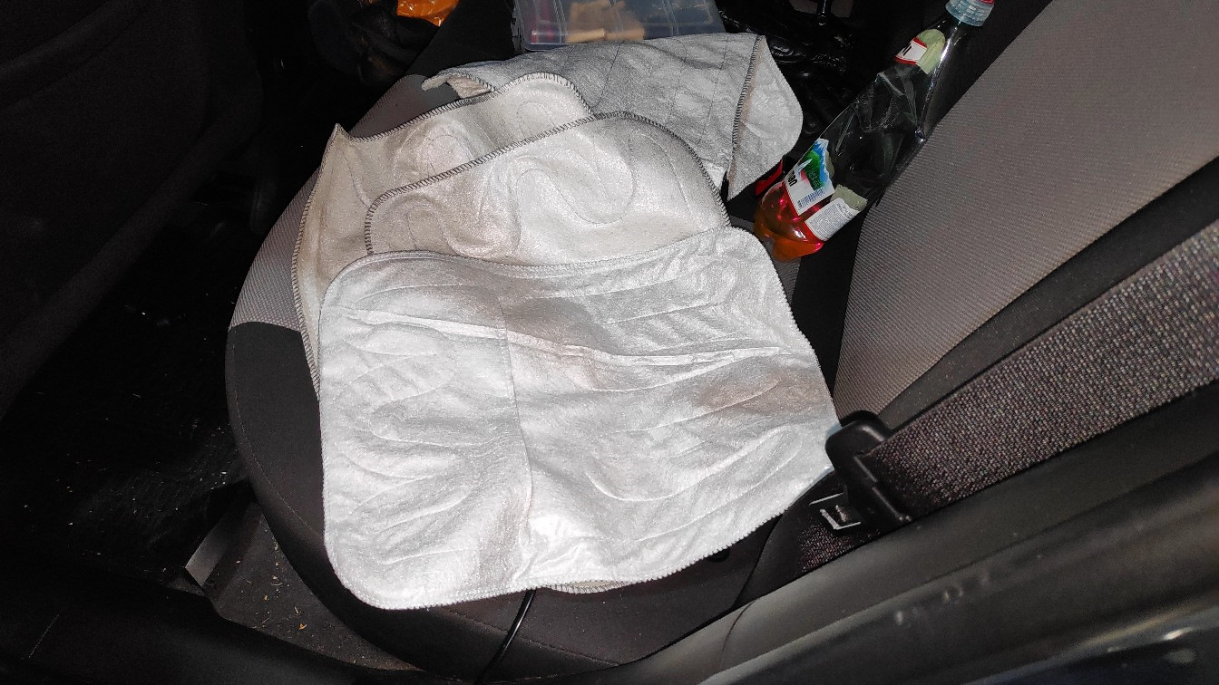 Почему отключается подогрев сидений. Подогрев сидений шевроле эпика 2012. Куртка с молниями на рукавах. L200 2019 подогрев сидений. Подогрев сидений шевроле круз 1.