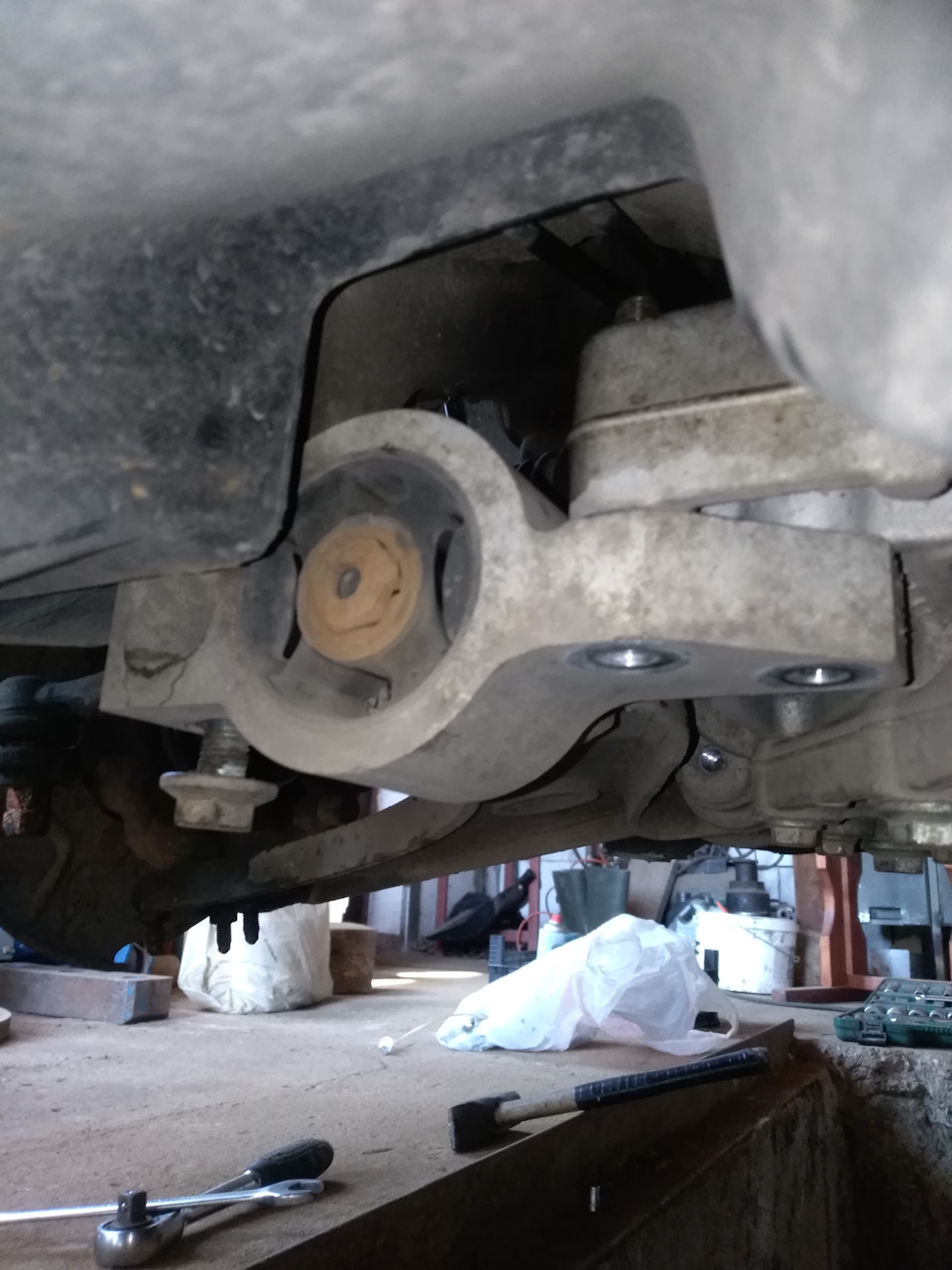 Замена сайлентблоков в передних рычагах. — Volkswagen Golf Mk5, 1,9 л ...