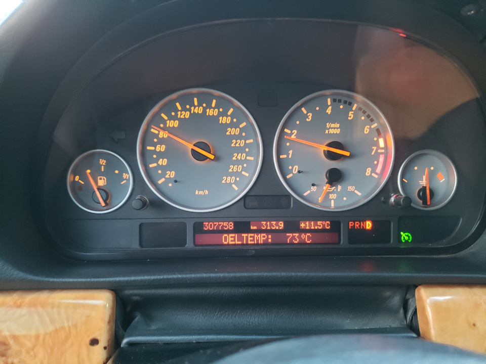 Photo from the logbook BMW 7 series (E38)