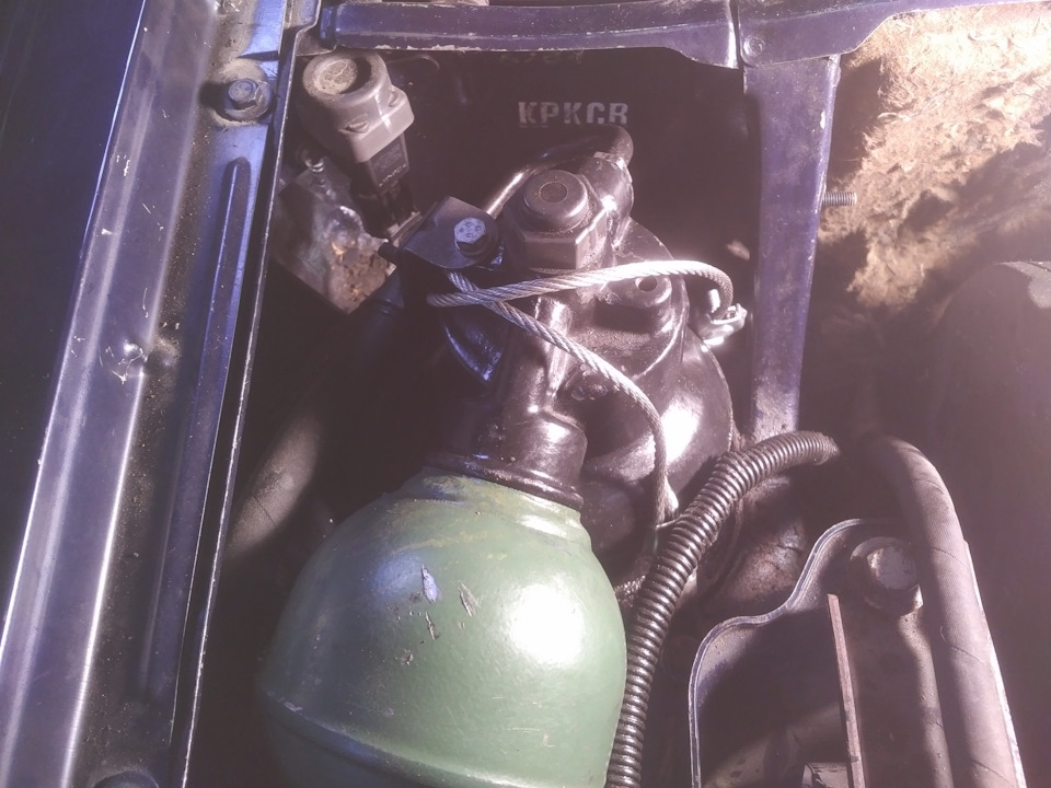 полезно подстраховаться тросиком чтобы не выстрелила — Citroen Xantia