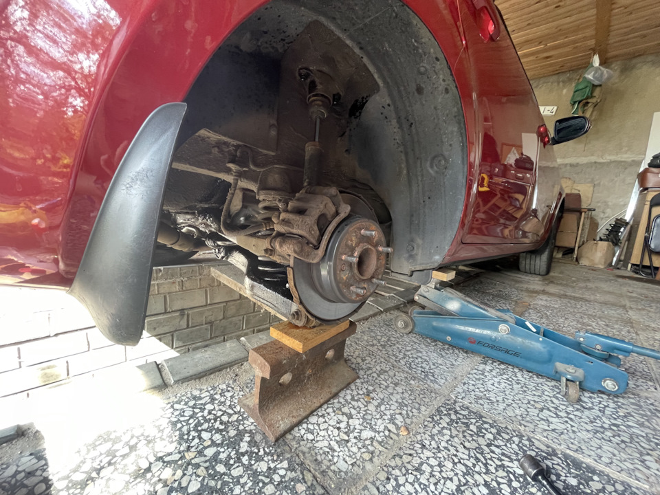 Задние амортизаторы, прокладка КК — KIA Ceed (1G), 1,6 л, 2011 года ...