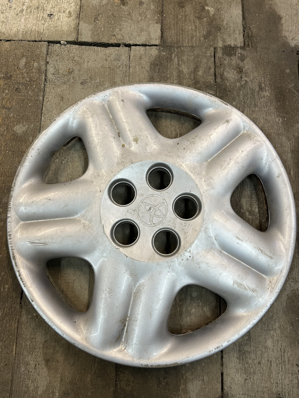 Фото в бортжурнале Toyota Avensis I