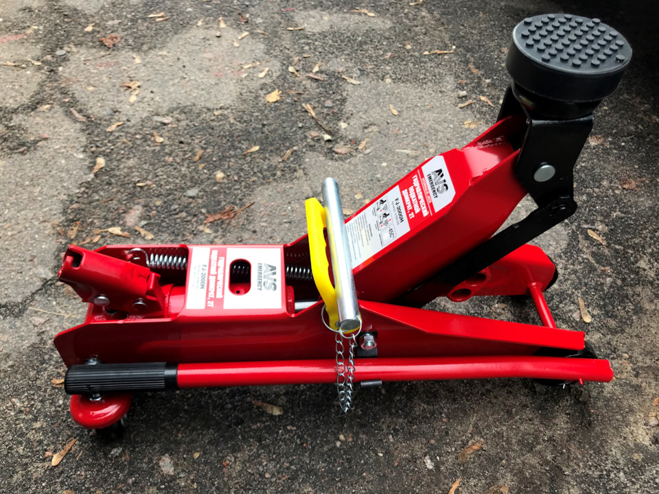 Заправить подкатной. Заправить подкатной. 5т. Nordberg n32030. Aet 3 т домкрат подкатной.