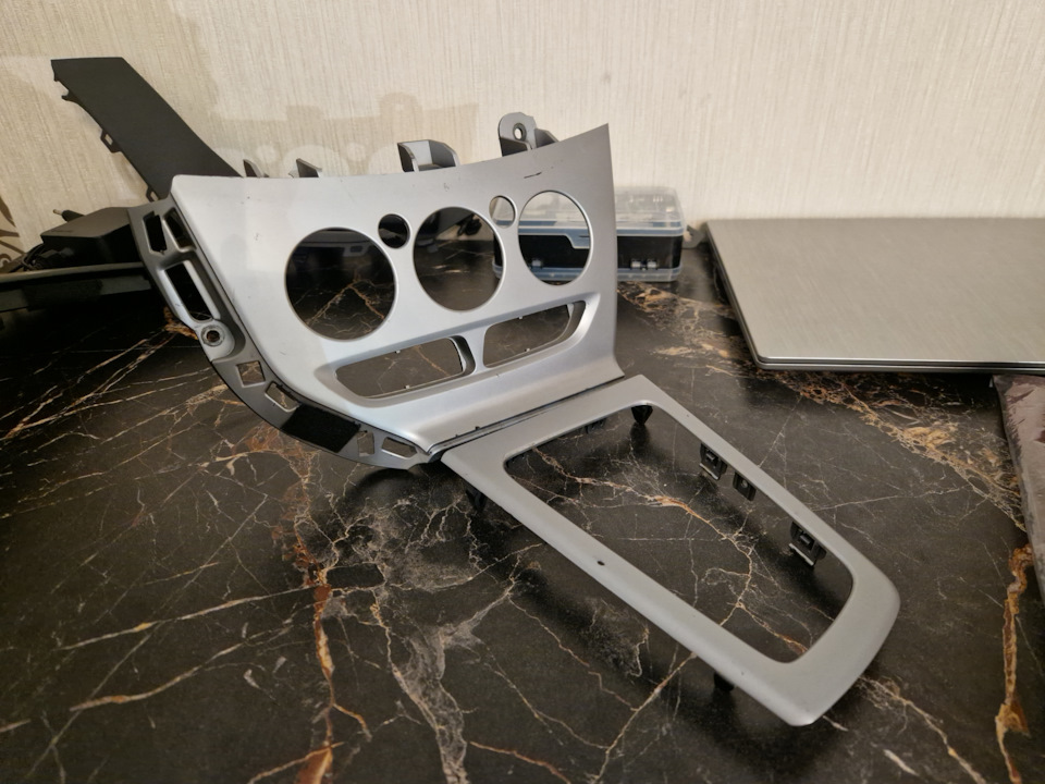 Плачевное состояние пластика до покраски — Ford Focus Sedan III