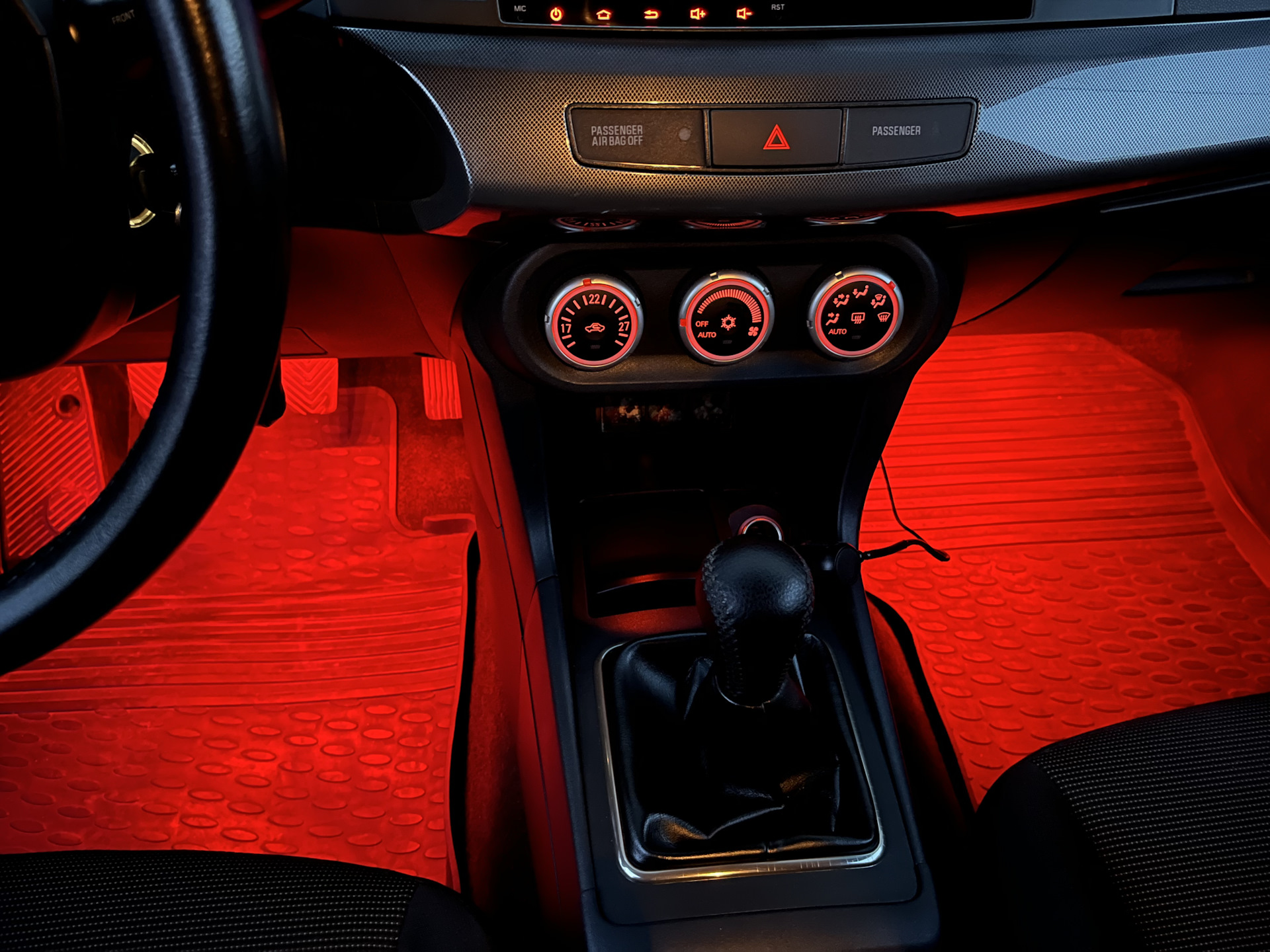 Подсветка салона — Mitsubishi Lancer X, 2 л, 2008 года | аксессуары ...