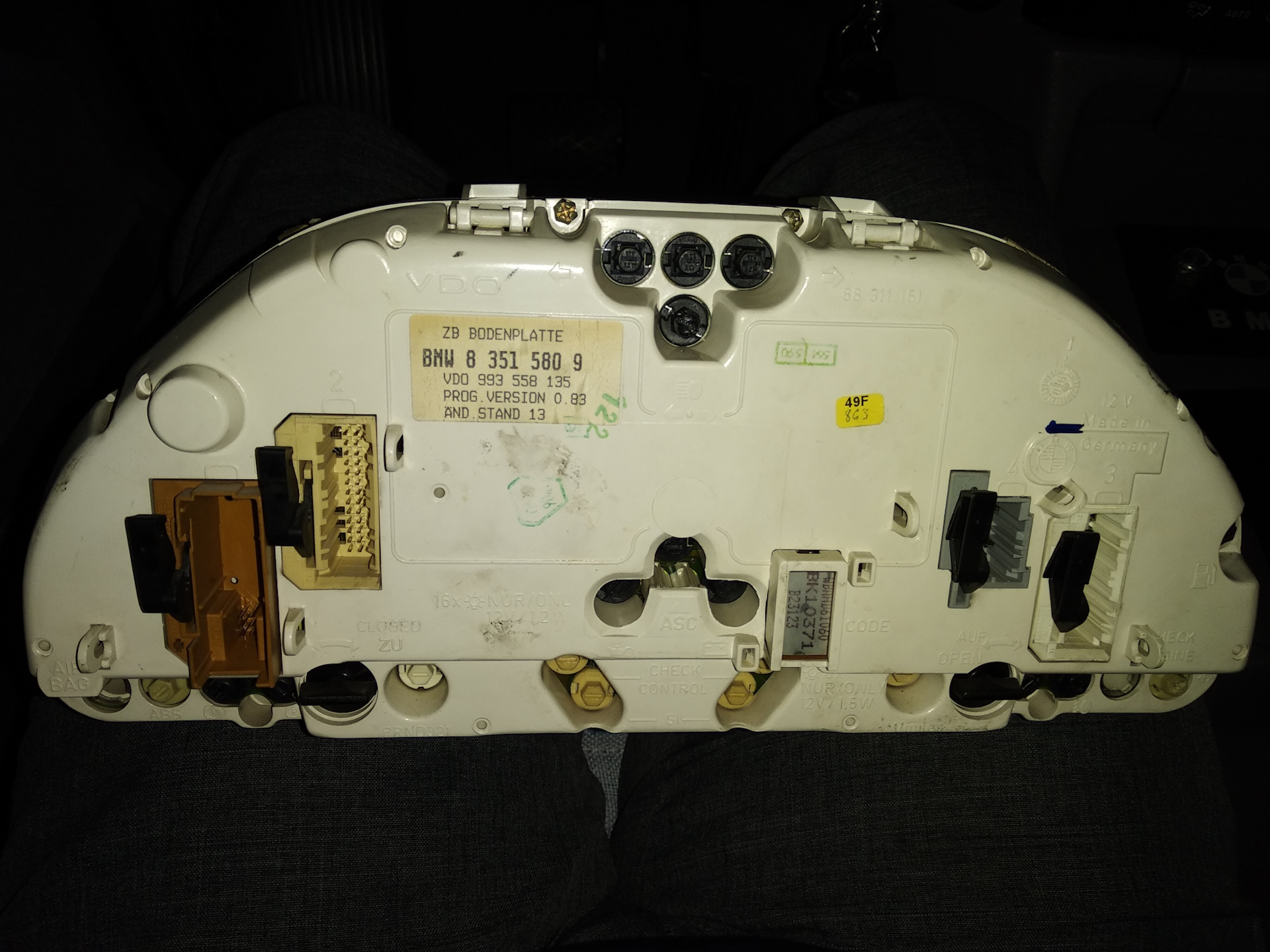 Замена лампочек в приборной панели БМВ е34 — BMW 5 series (E34), 2,5 л ...