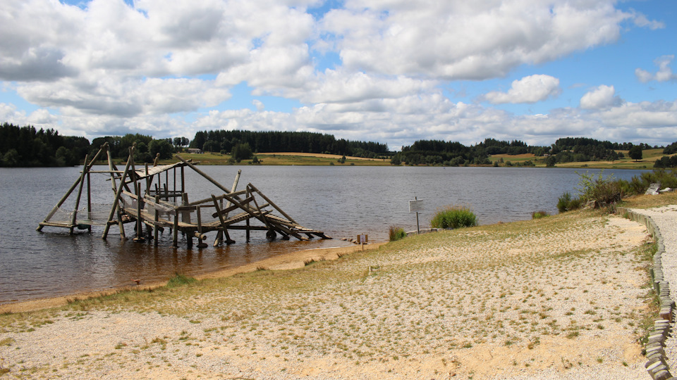 Тут нет такого ажиотажа как на море и других, более приближенных к большим населенным пунктам озерах. И это радует. — Audi A4 (B9)