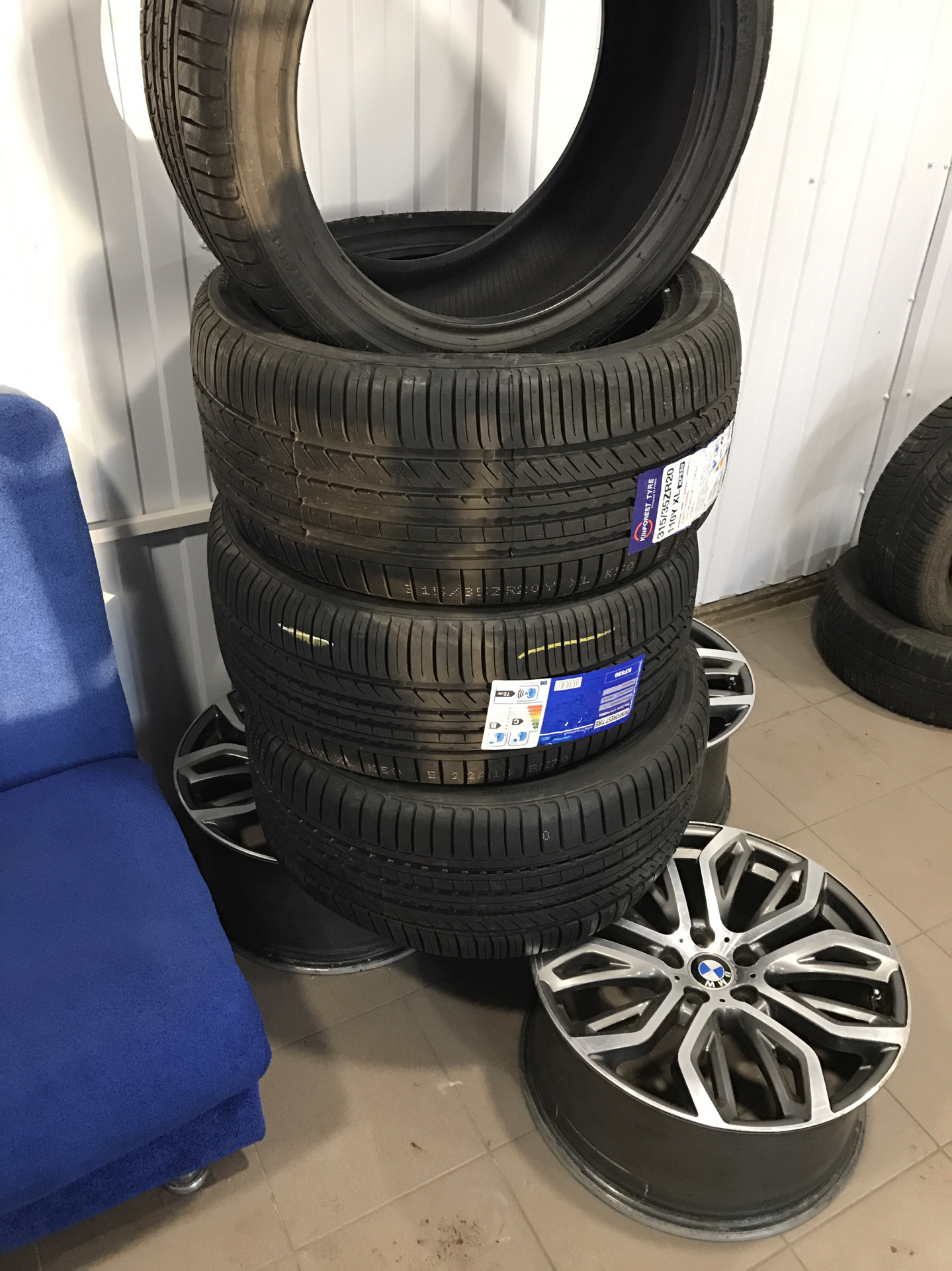 Kinforest KF550-UHP — BMW X6 (E71/E72), 3 л, 2012 года | шины | DRIVE2