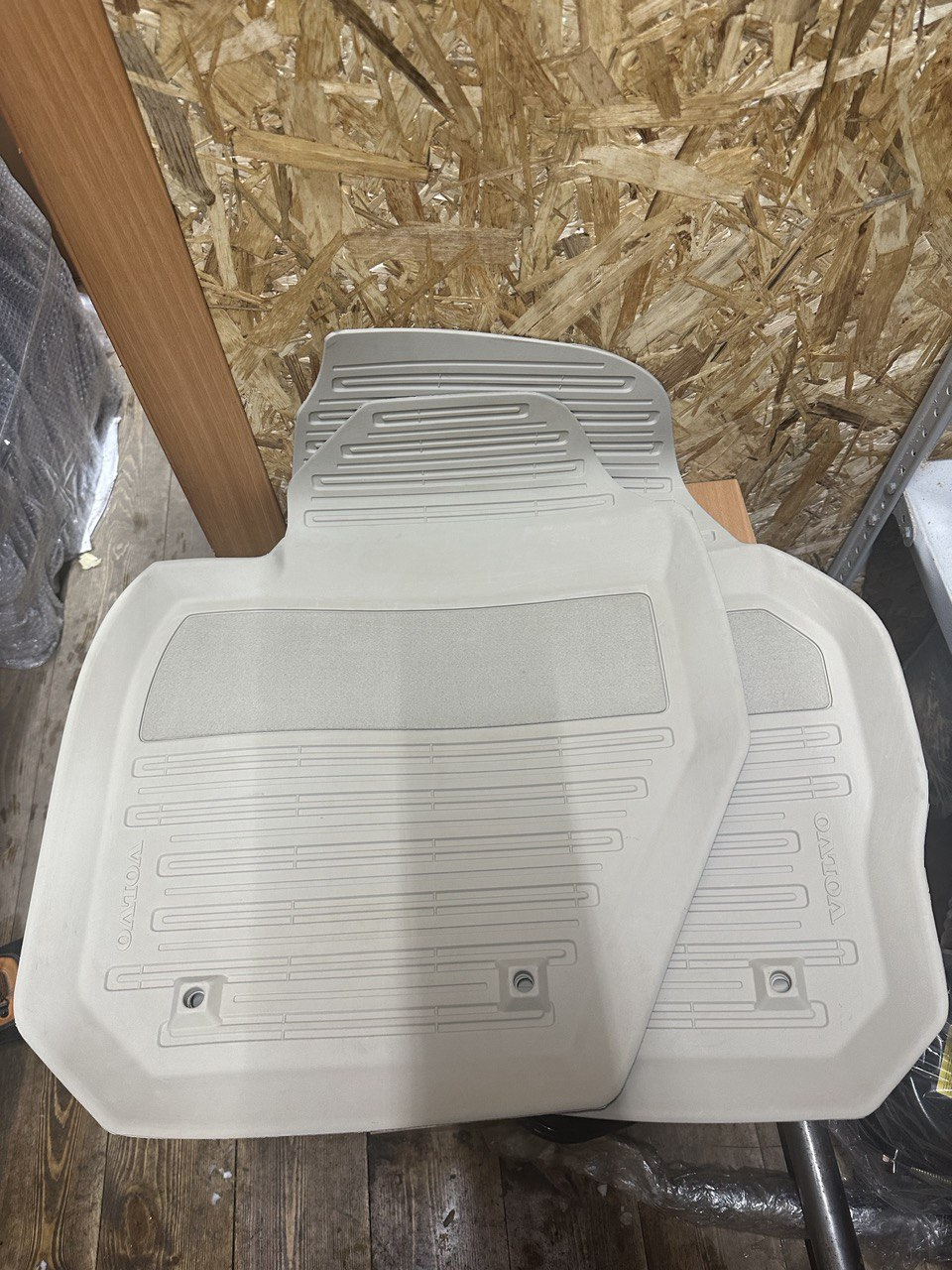 Замена на светлые ковры 31426161 — Volvo XC60 (1G), 2,4 л, 2014 года ...