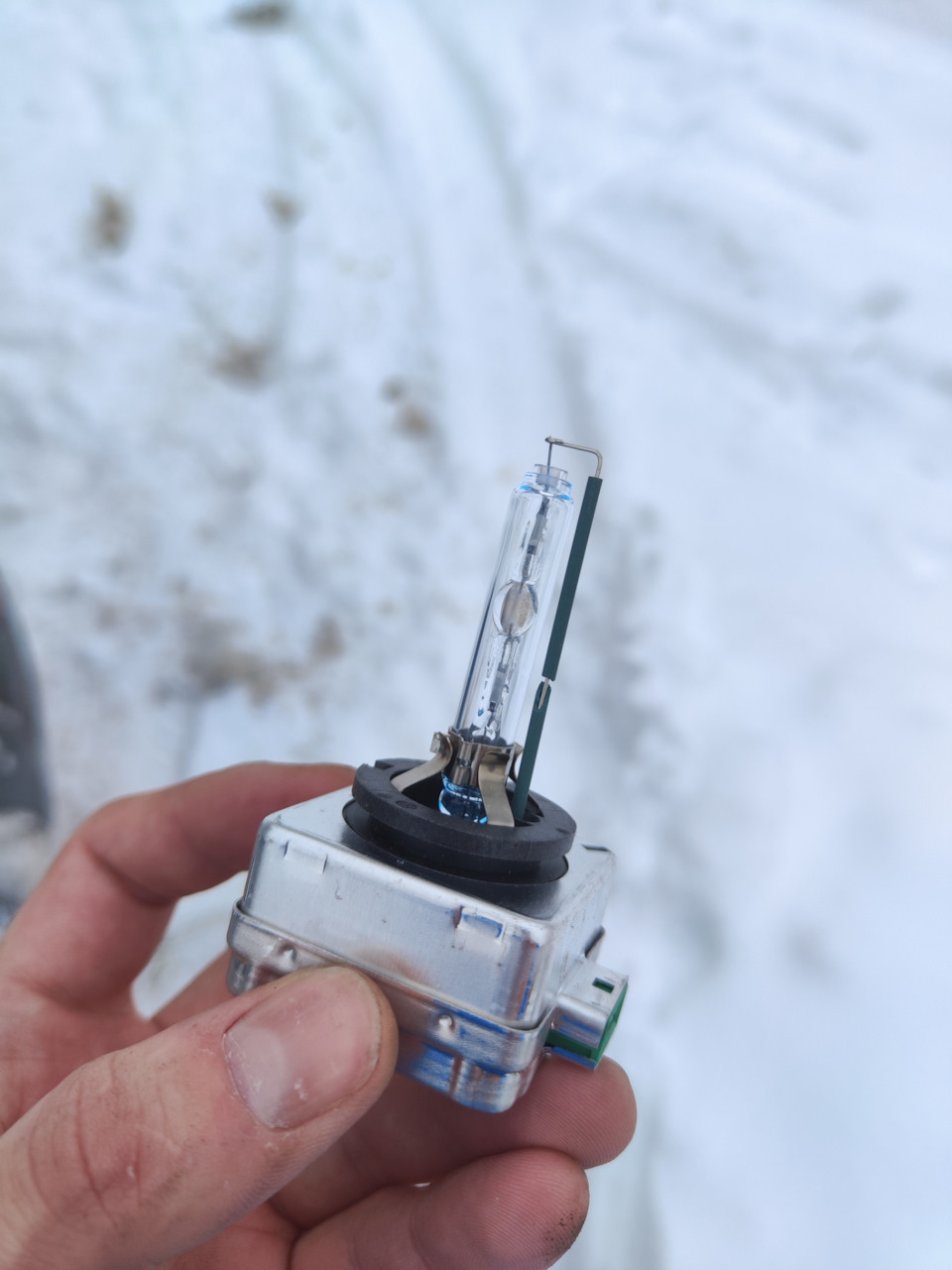 Замена ксеноновой лампы — Audi Q5 (1G), 2 л, 2010 года | поломка | DRIVE2