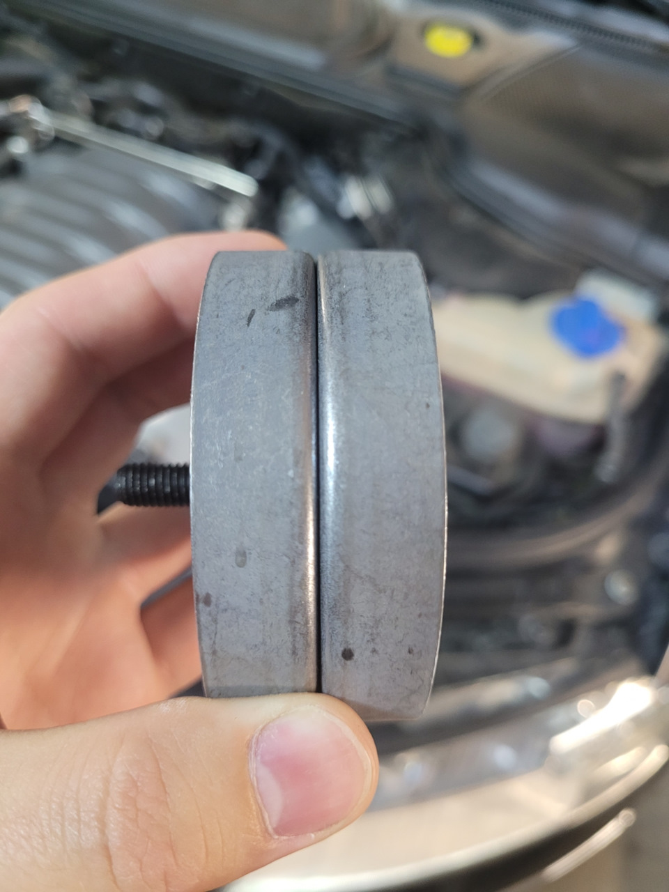 Замена паразитного ролика на BFM — Audi A8 (D3), 4,2 л, 2003 года ...