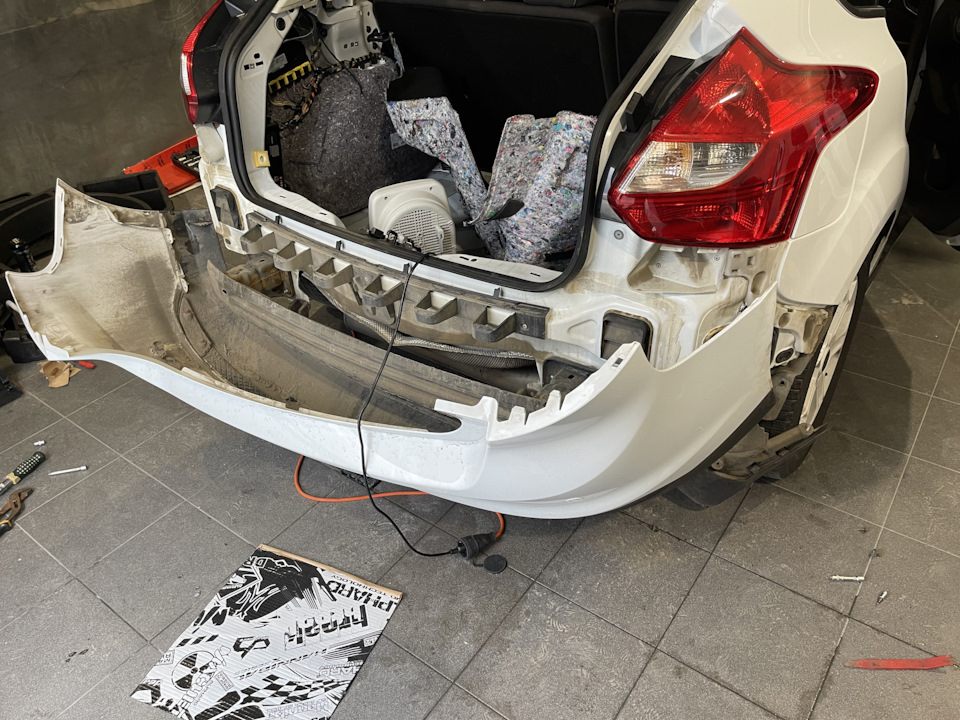 Вода в багажнике. Форд фокус 3. — Ford Focus III Hatchback, 1,6 л, 2013 ...