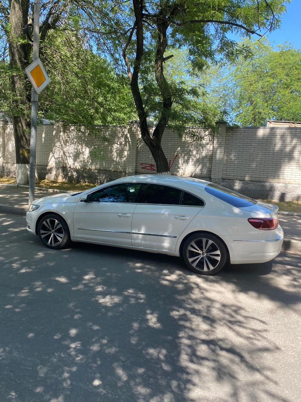 Тонировка теперь стала в круг. — Volkswagen Passat CC, 1,8 л, 2014 года |  стайлинг | DRIVE2