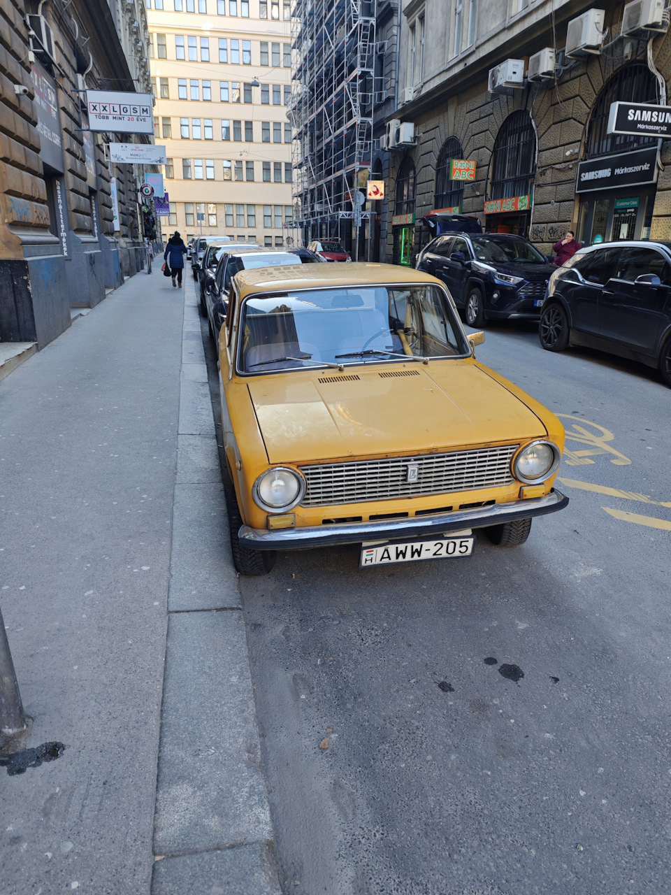 Эхо советских времен (можно увидеть противоугонку — видимо, очень ценна) — Volvo V60 Cross Country (1G)