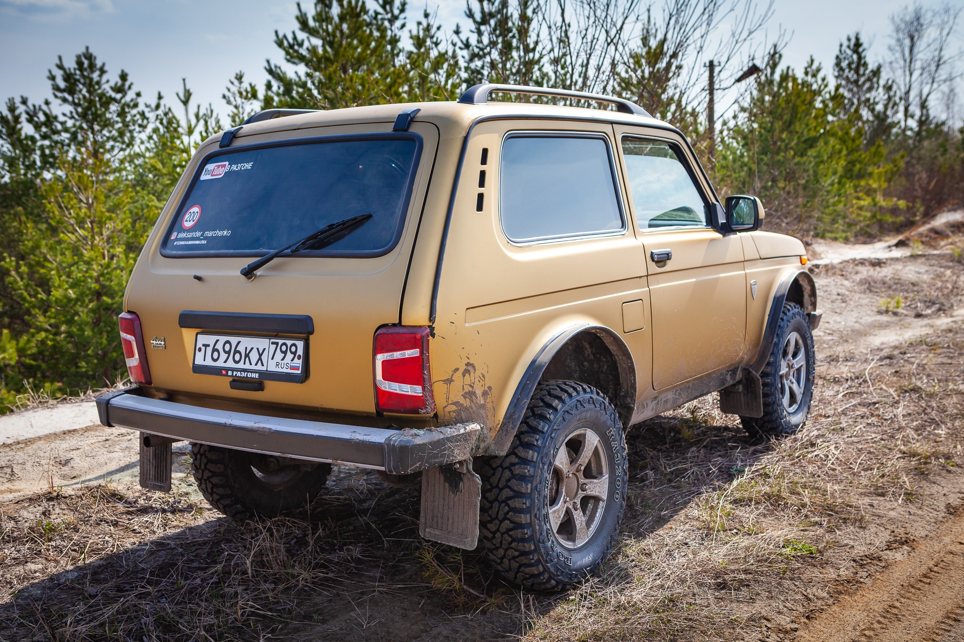 Чем отличаются нивы. Нива Bronco. Нива Бронто 5дв. Колёса на ниву 2121 Бронто. Niva 4х4 Bronto диски.