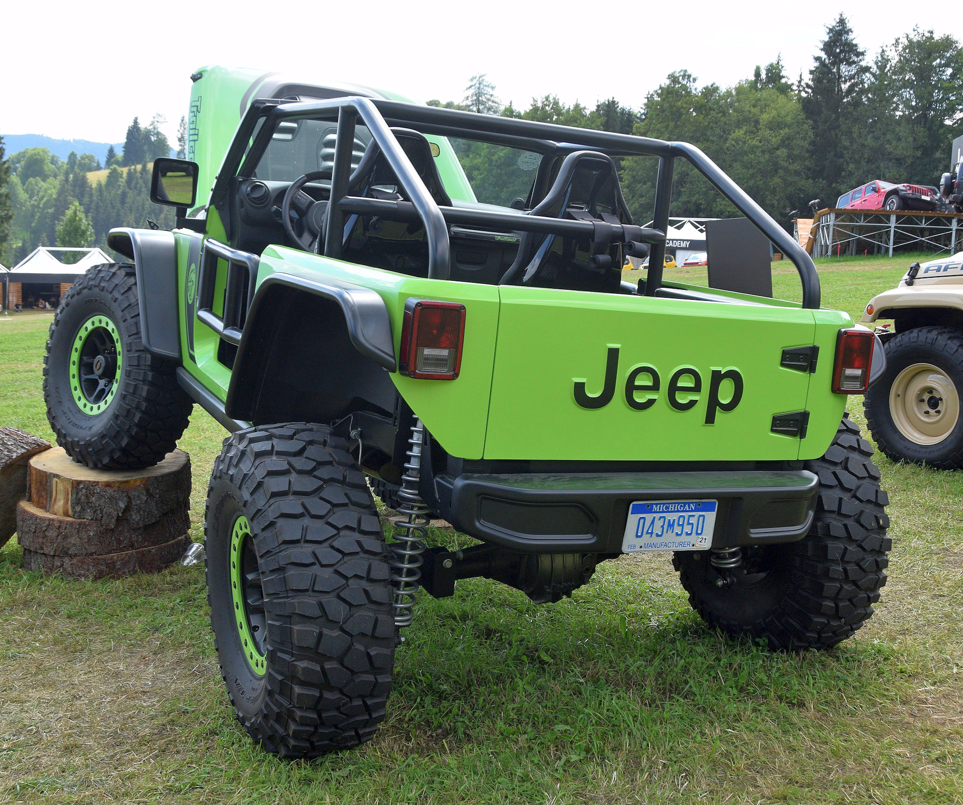 Сил 700. Jeep Trailcat. Внедорожники Jeep Trailcat. Jeep Trailcat 1000hp. Jeep белый 700 сил.