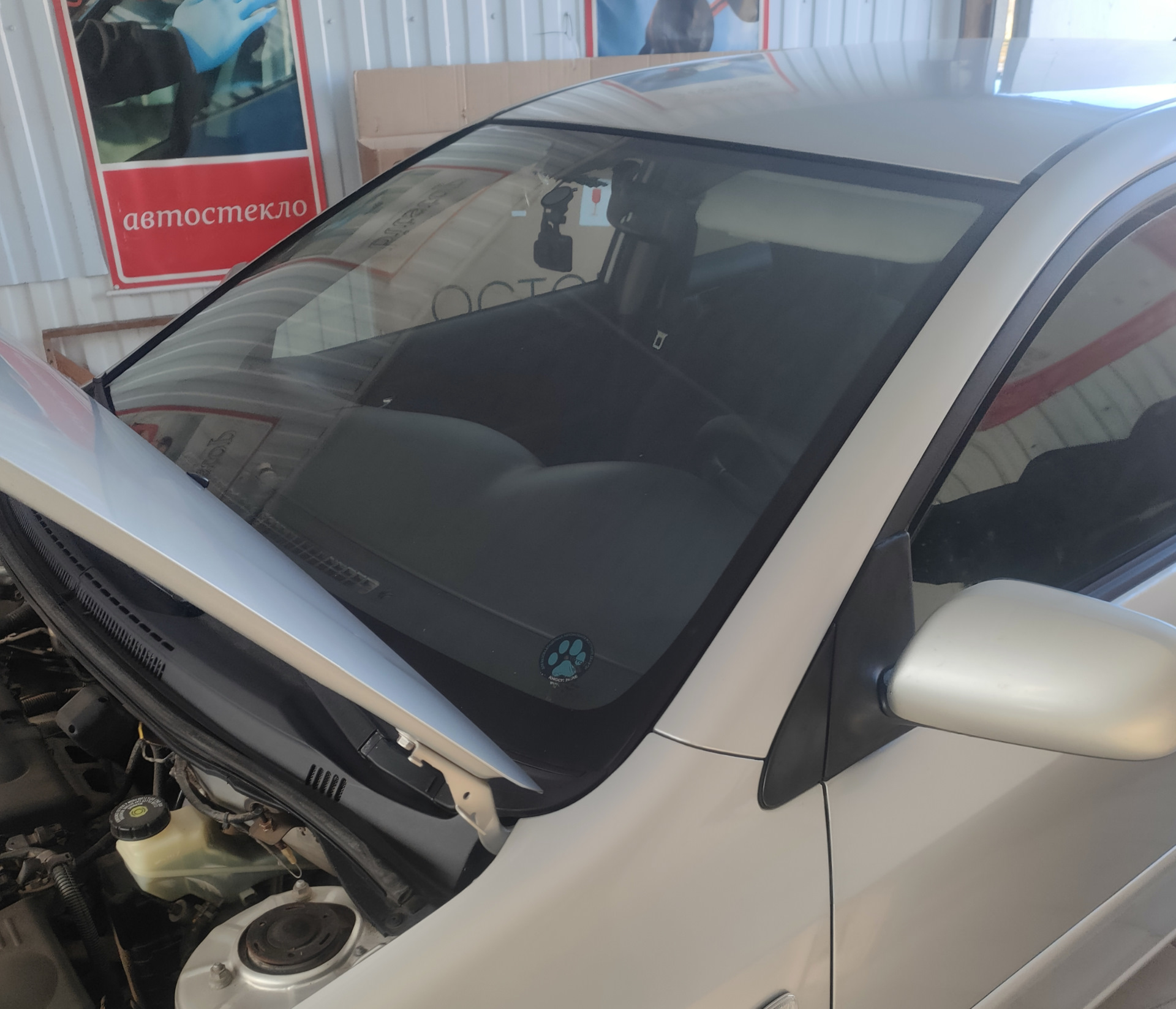 Замена лобового — Toyota Corolla (120), 1,6 л, 2006 года | запчасти ...