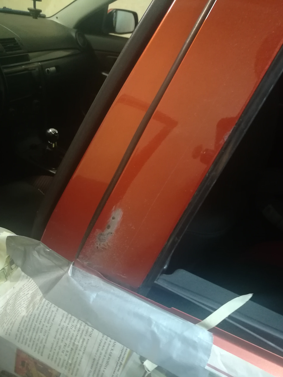 Удаление коррозии с задней двери — Mazda 3 (1G) BK, 2 л, 2005 года ...