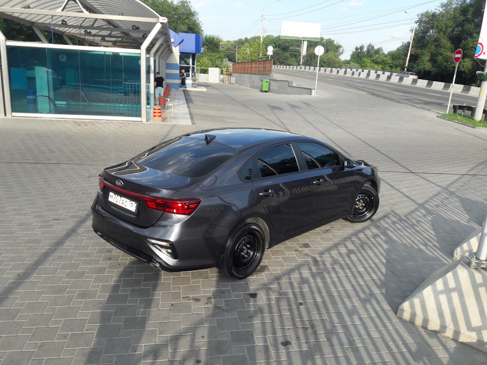 Kia Cerato в матовой пленке