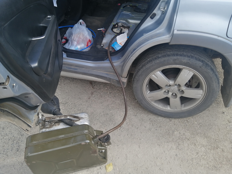 u4AAAgIUe A 960 Митсубиси аутлендер как открыть бензобак