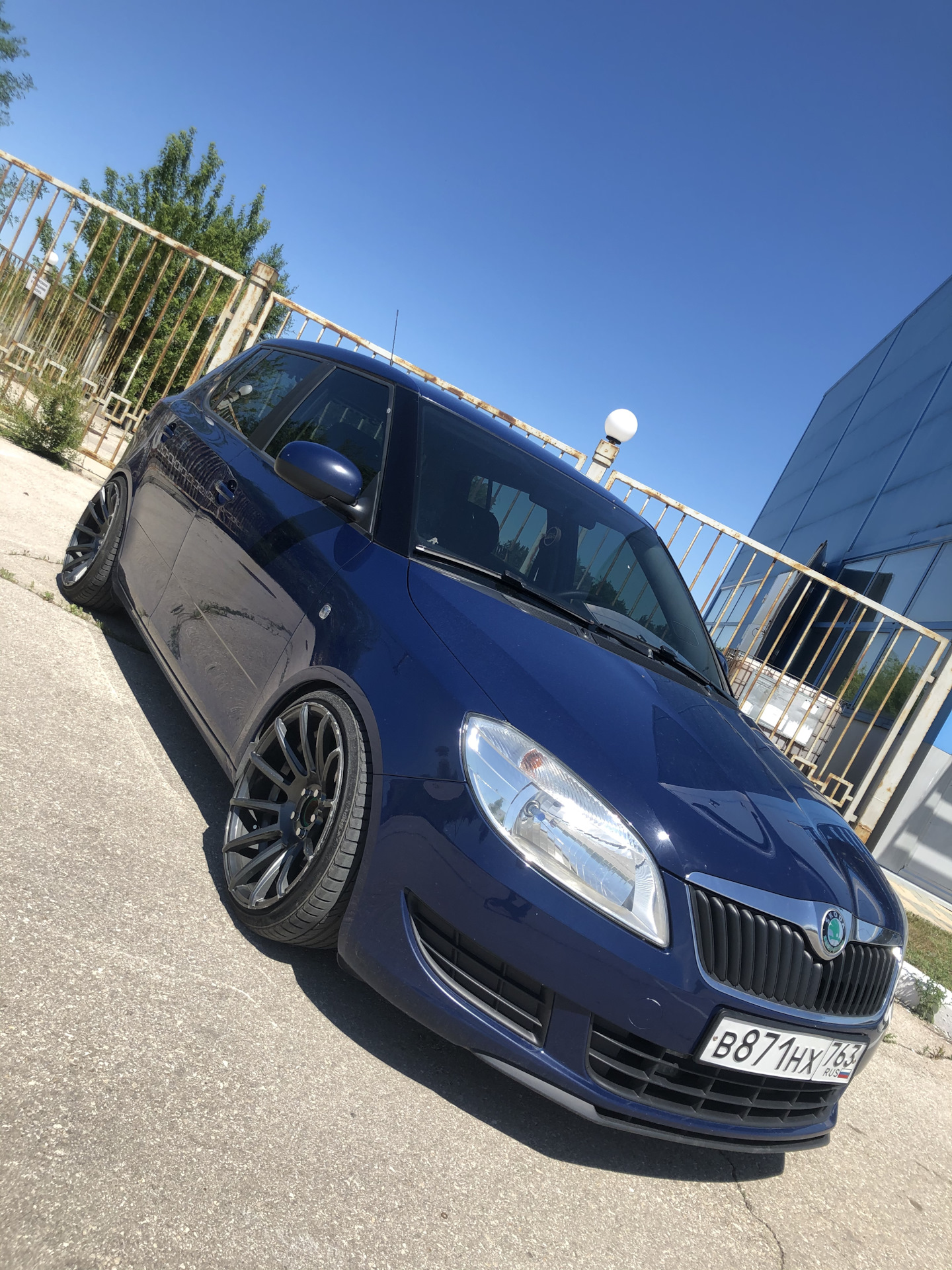 Тонировка в круг 30% затемнения — Skoda Fabia Mk2, 1,2 л, 2011 года |  тюнинг | DRIVE2