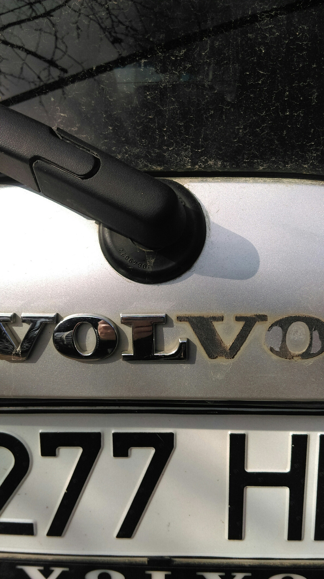 Passat b5 шильдик на багажник. Passat b6 шильдик. шильдик 1. 93494eb300. шильдик пежо 308.